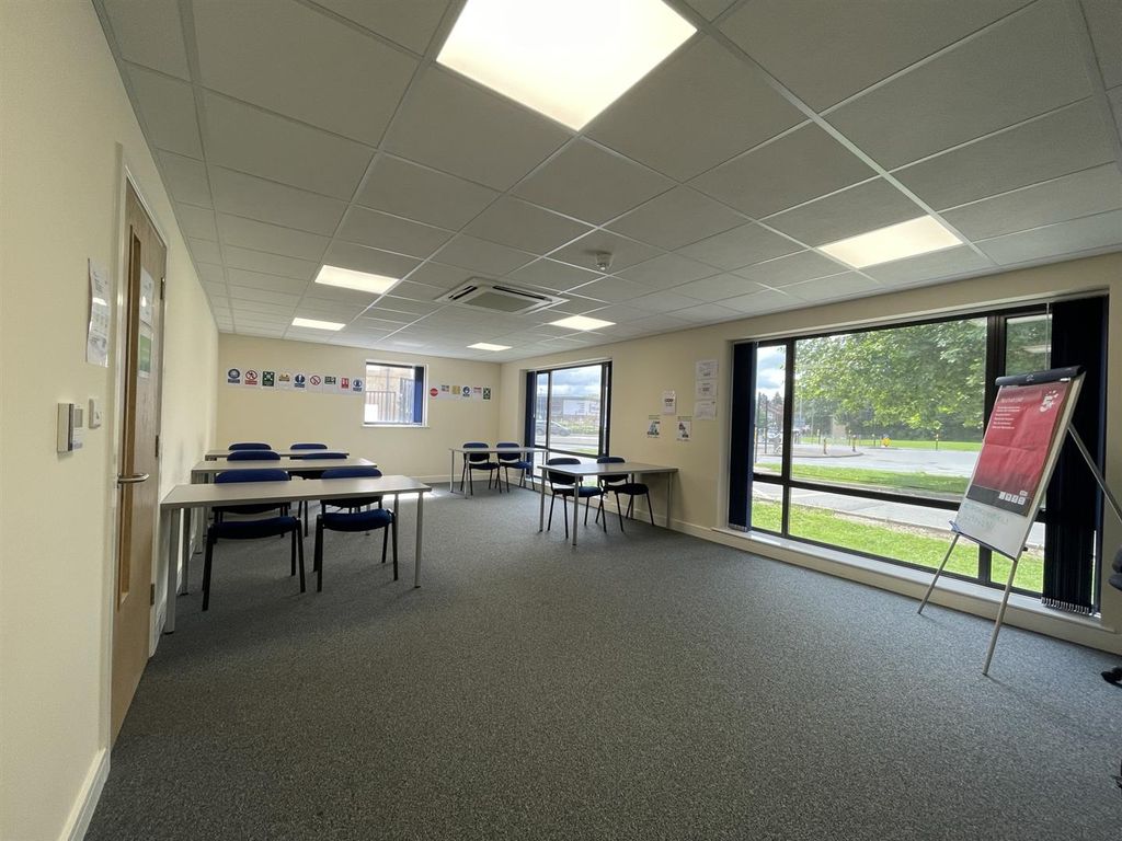 Property photo 2 of 10 2 Open Plan Office.Jpeg