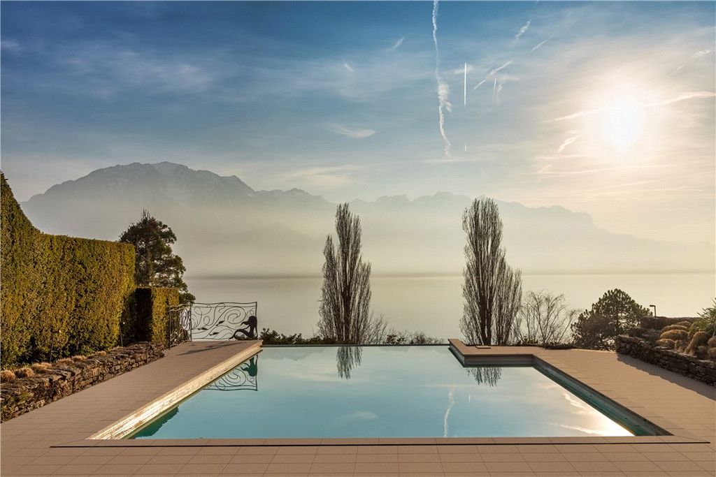 Property photo 3 of 24 For Sale In Montreux