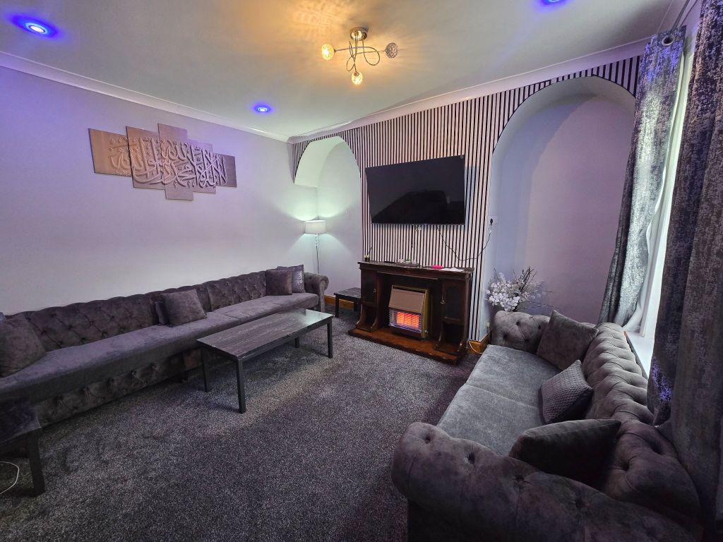 Property photo 2 of 9 Photograph 4