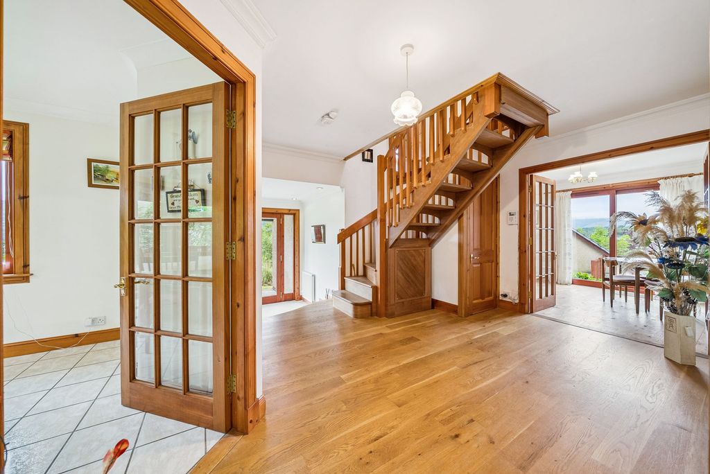 Property photo 3 of 35