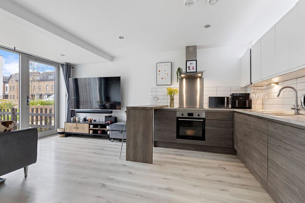 Property photo 3 of 22