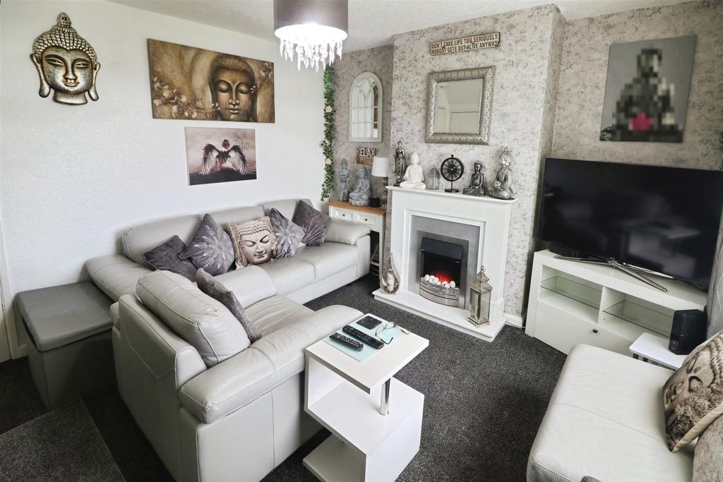 Property photo 2 of 13 Lounge