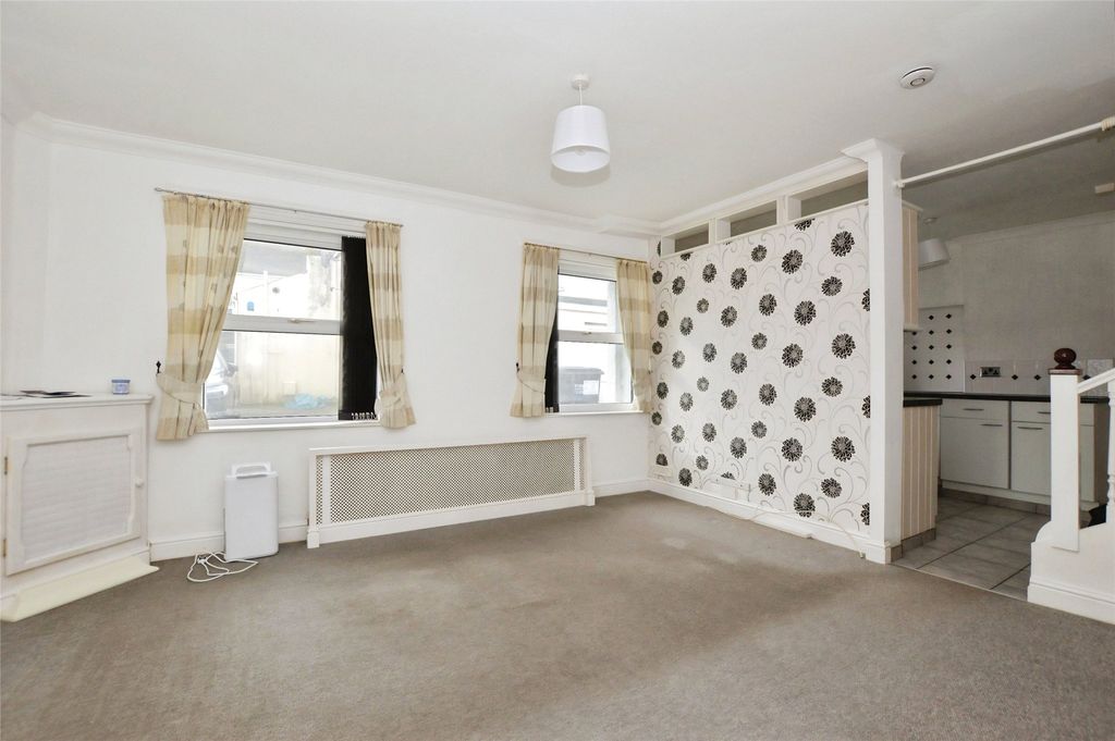 Property photo 2 of 7 2 - Picture No. 17