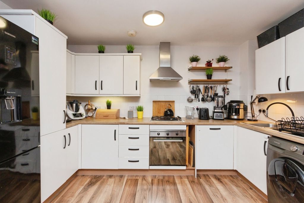 Property photo 3 of 17 Photo