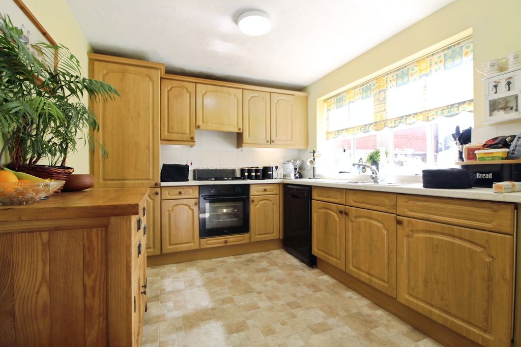 Property photo 3 of 8 Pbox-Img.Jpg