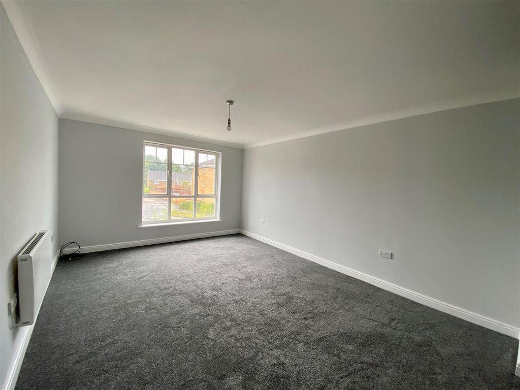 Property photo 3 of 6 70 Rmd Lounge.Jpg