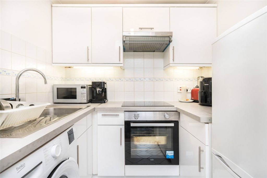 Property photo 3 of 9 Kitchen