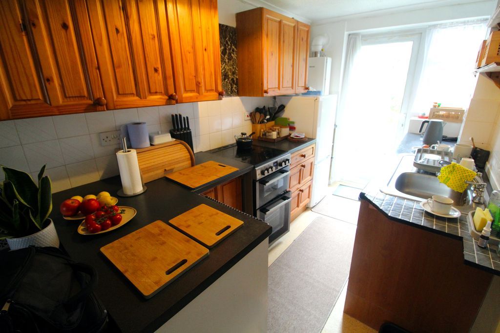 Property photo 2 of 7 Kitchen