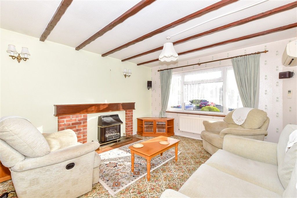 Property photo 3 of 9 Lounge