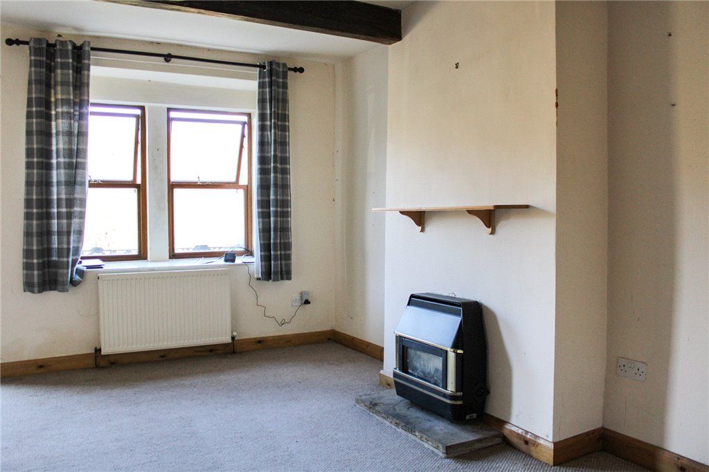 Property photo 3 of 9 Living Area