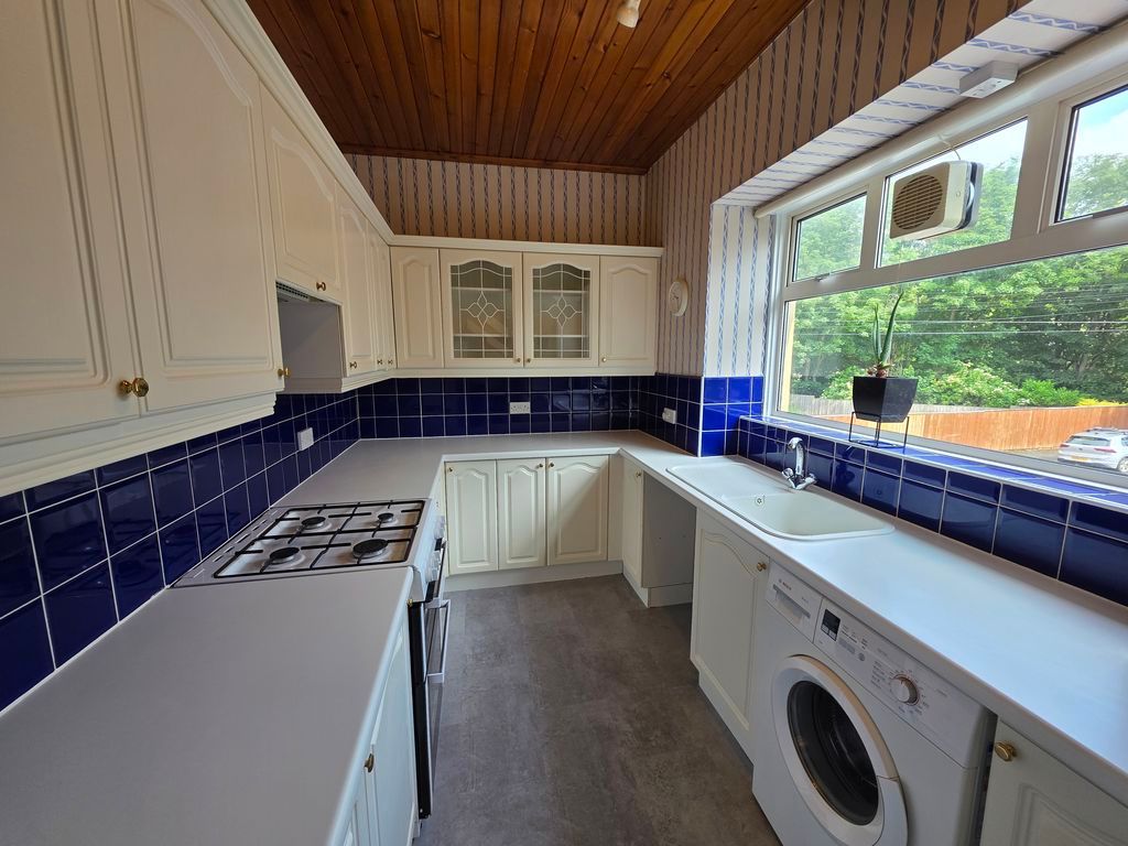 Property photo 3 of 23 Kitchen