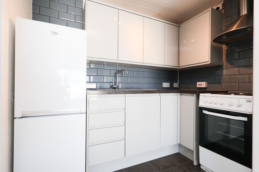 Property photo 2 of 21 Kitchen