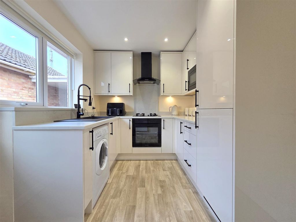 Property photo 3 of 13 Kitchen