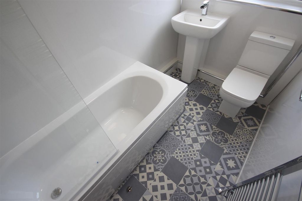 Property photo 3 of 13 Bathroom