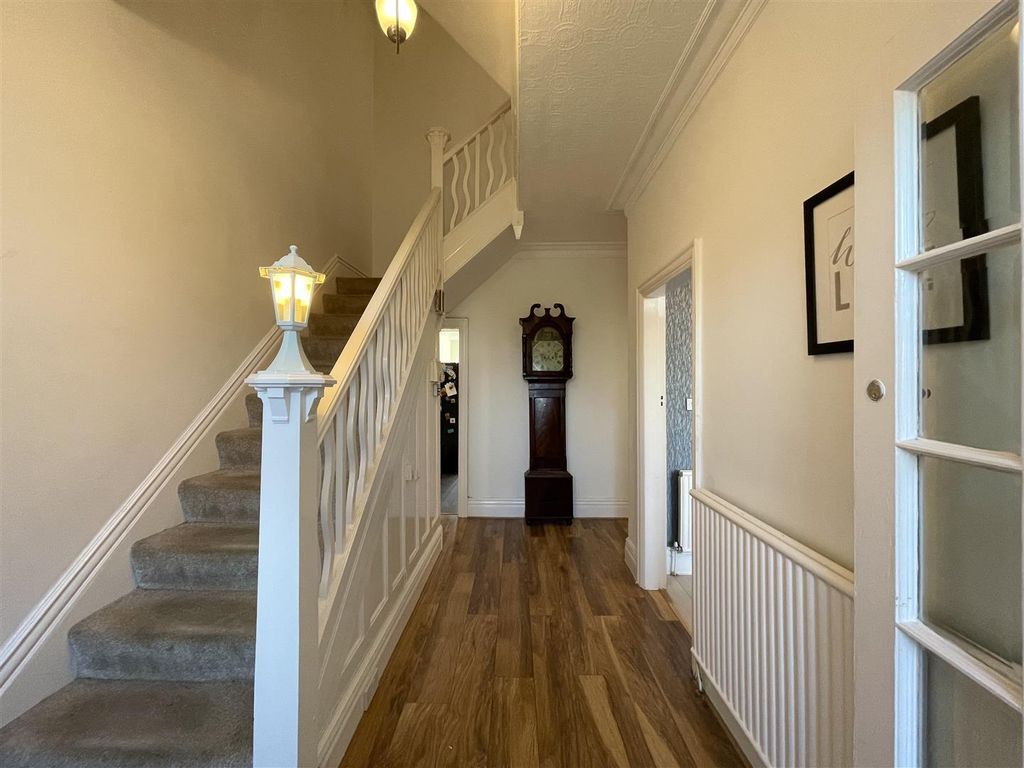 Property photo 2 of 23 Entrance Hall