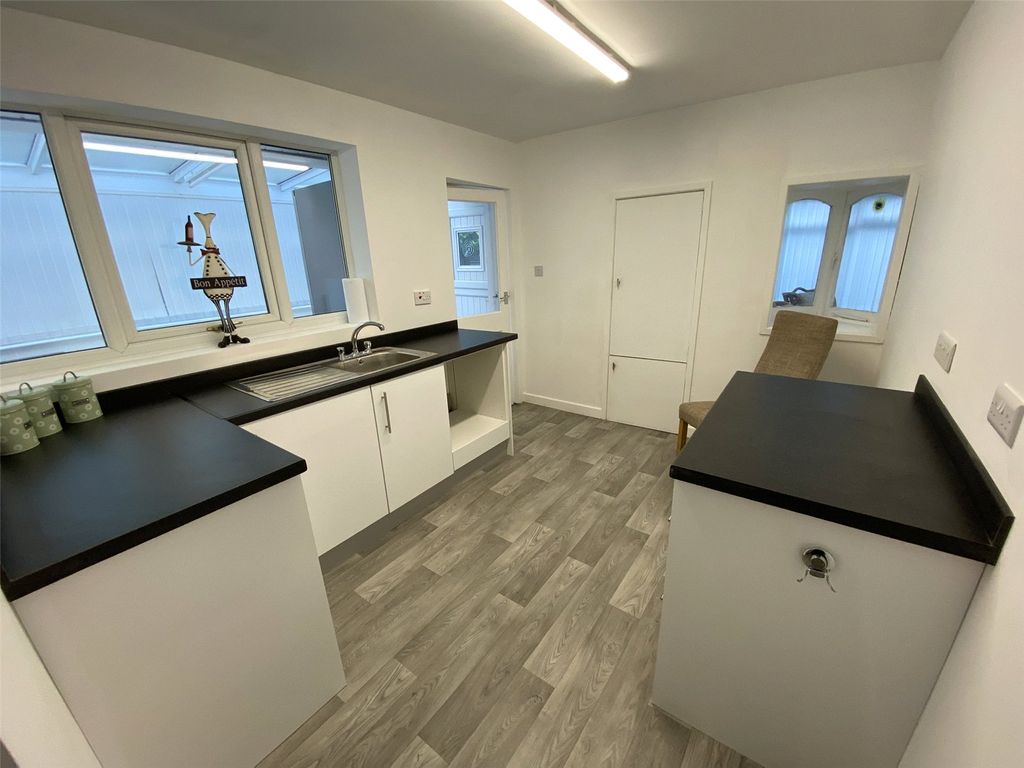 Property photo 2 of 27 Picture No. 25