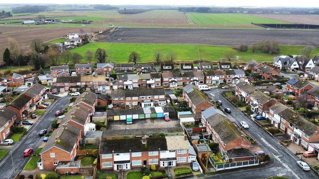 Property photo 2 of 25 Cartwright Close