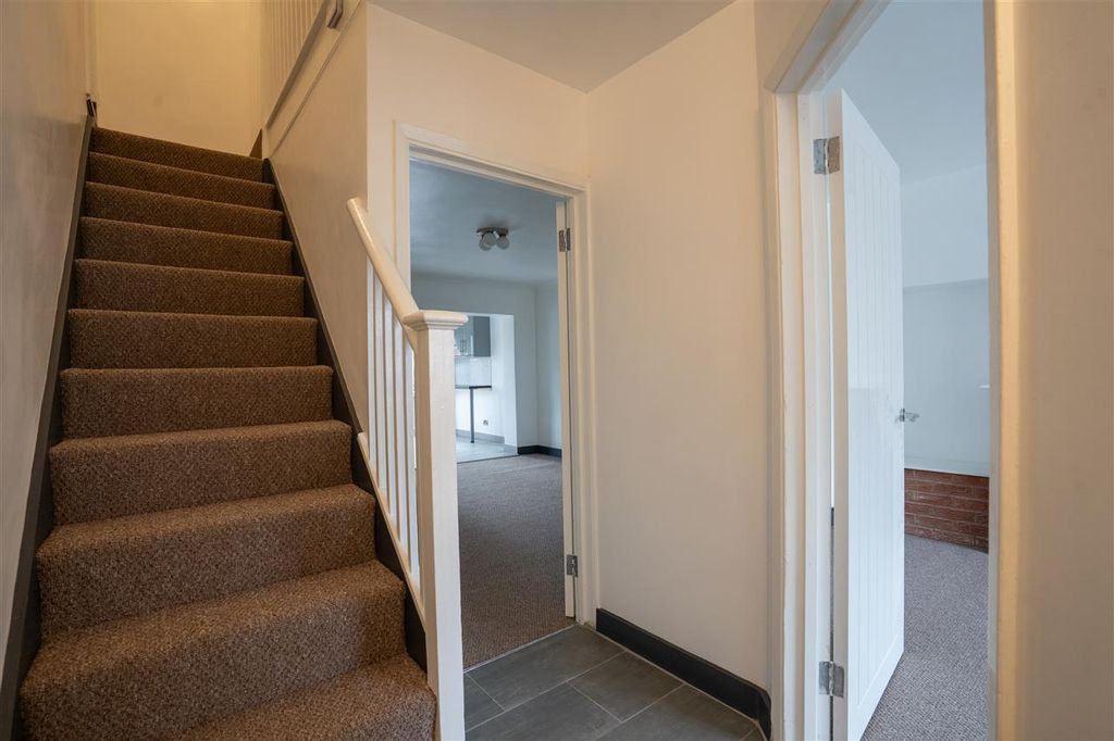 Property photo 2 of 14 Entrance Hallway