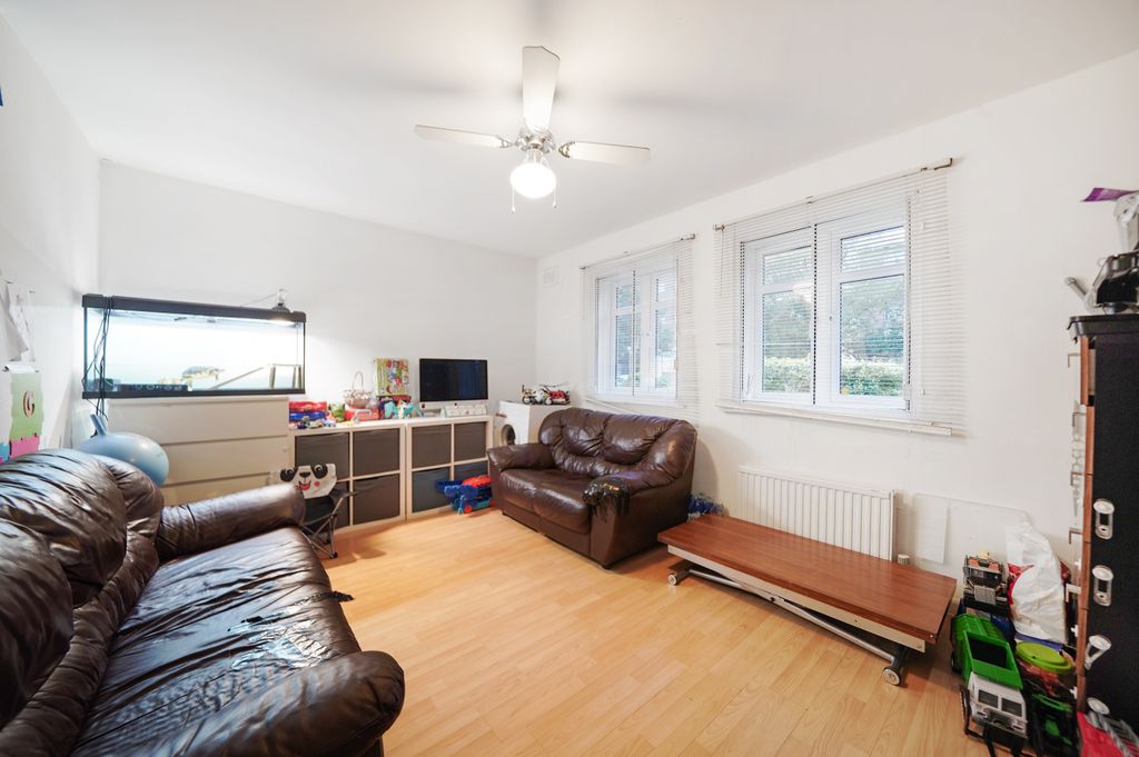 Property photo 1 of 14 218 Brentfield Road - 3Ftg8Ie7Zsma5Jaomhyj