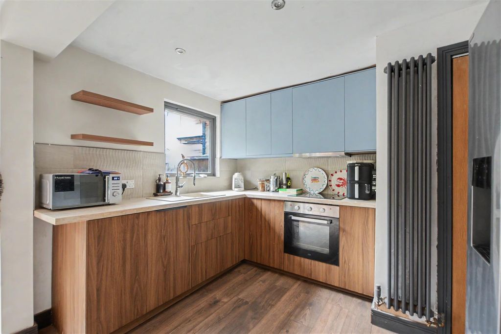 Property photo 2 of 21 Dining Kitchen