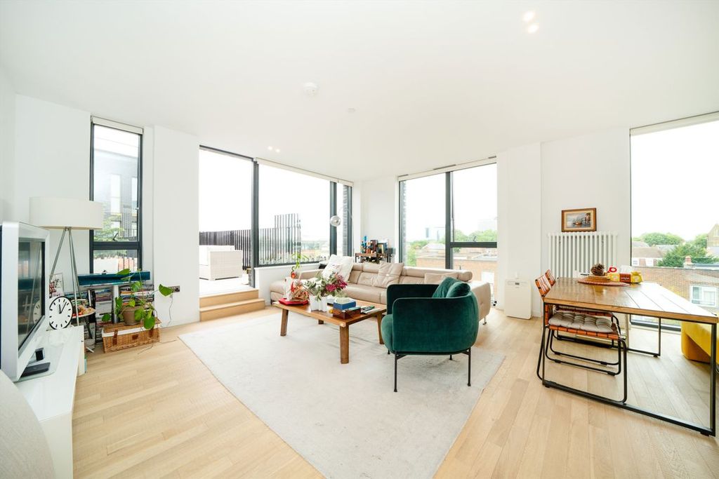 Property photo 2 of 10