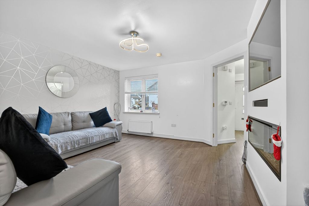 Property photo 3 of 26