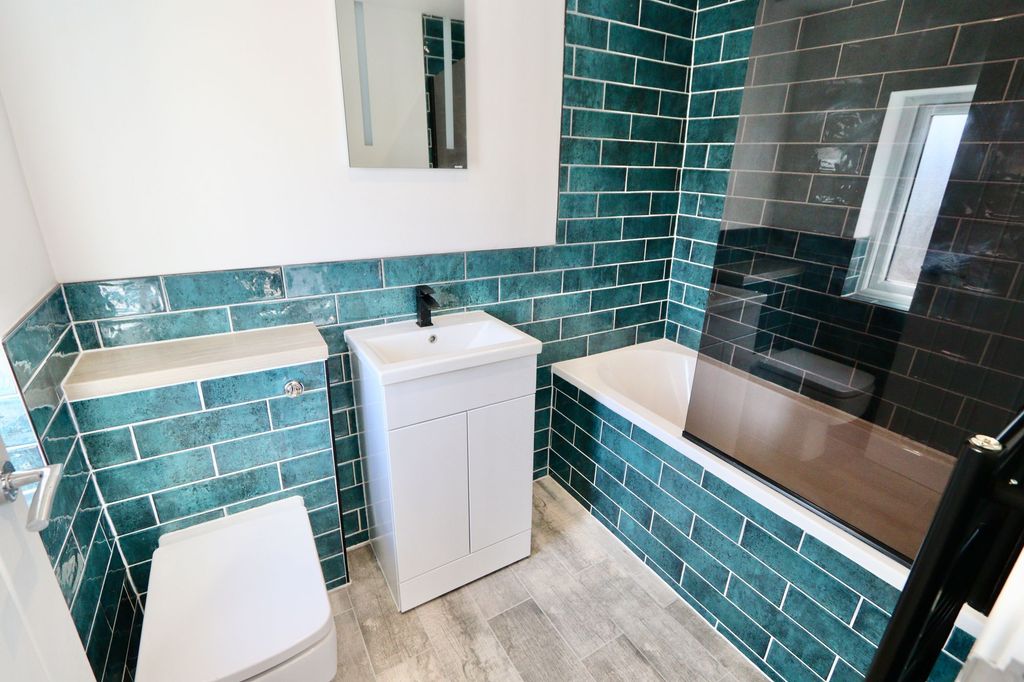 Property photo 3 of 34