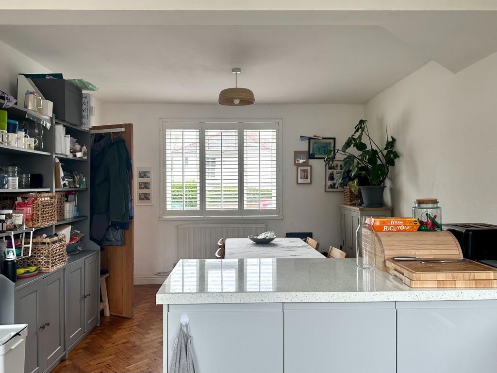 Property photo 3 of 19 Kitchen/Breakfasting