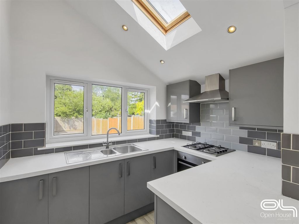 Property photo 1 of 21 Hawfield Lane, Winshill, Burton On Trent (10).Jpg