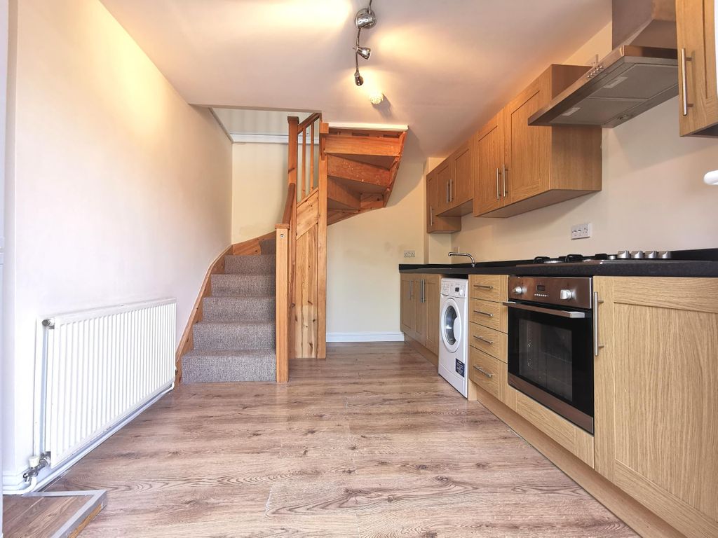 Property photo 2 of 8 Kitchen