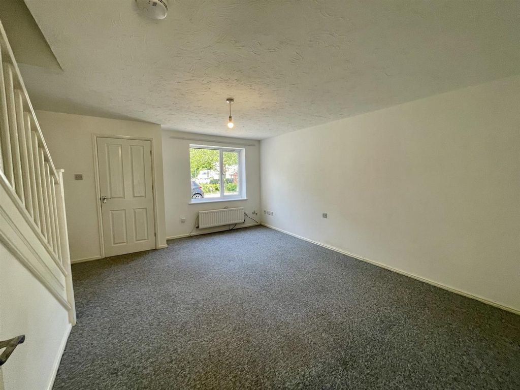 Property photo 3 of 10 Lounge