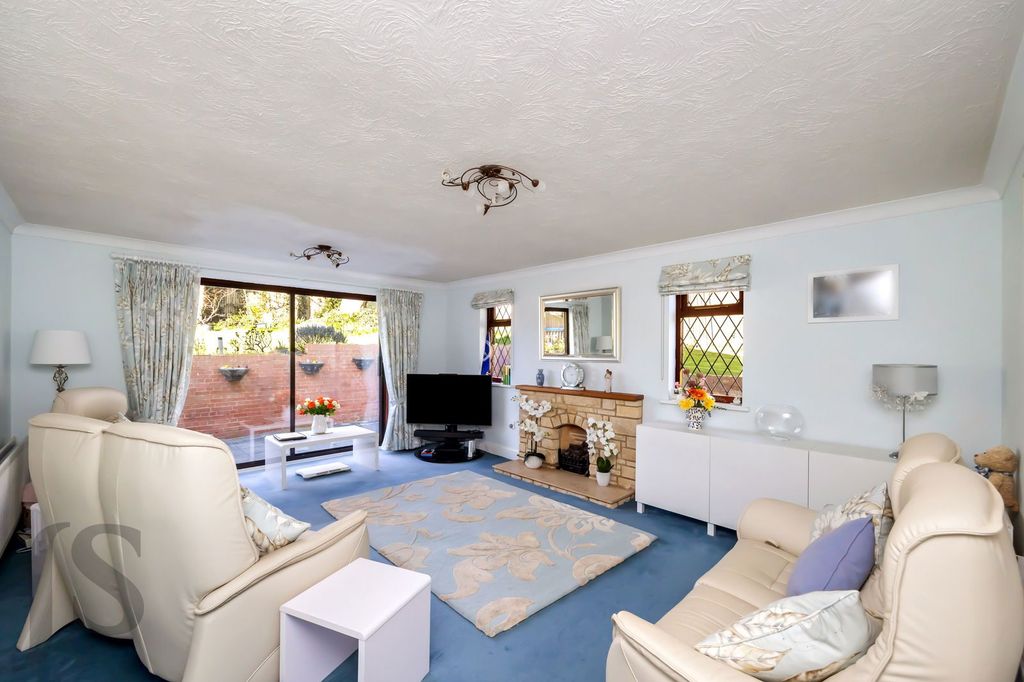 Property photo 3 of 24