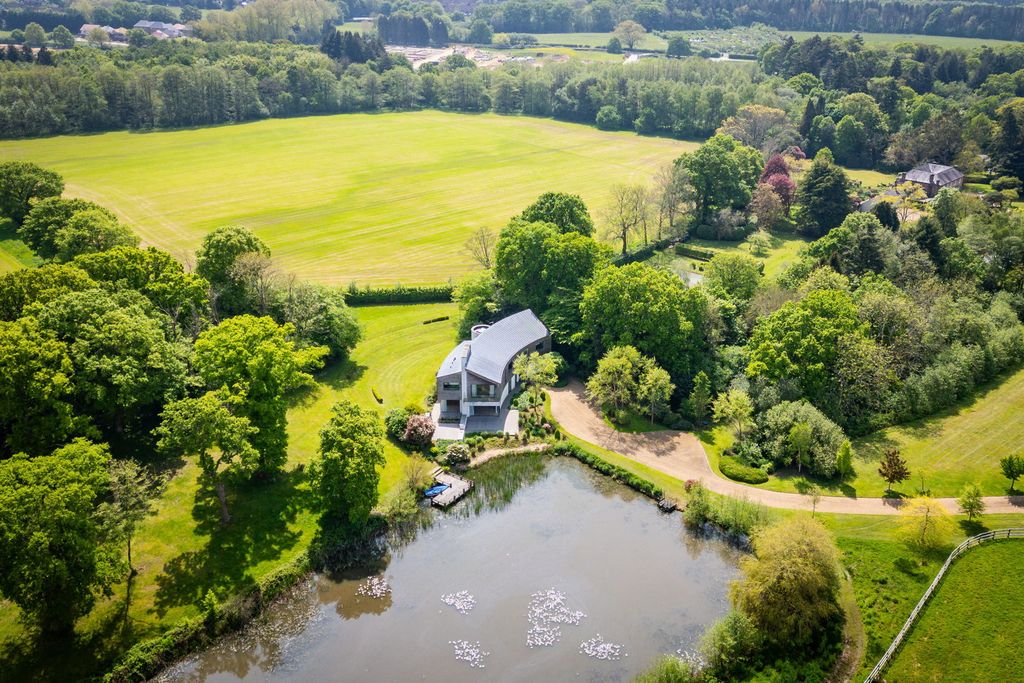 Property photo 1 of 33