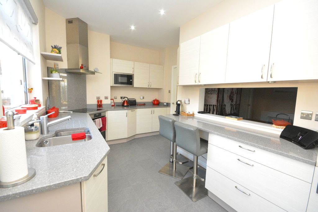 Property photo 3 of 24