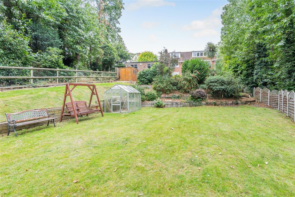 Property photo 2 of 26 8664327-Exterior05.Jpg