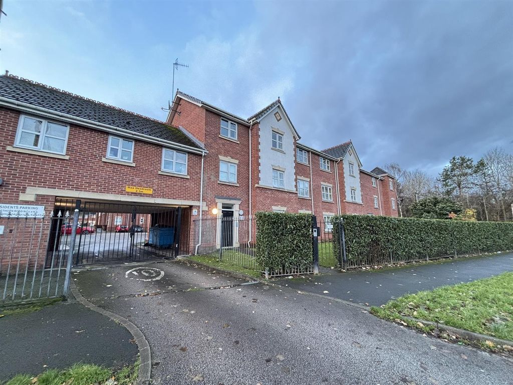 Property photo 1 of 15 External