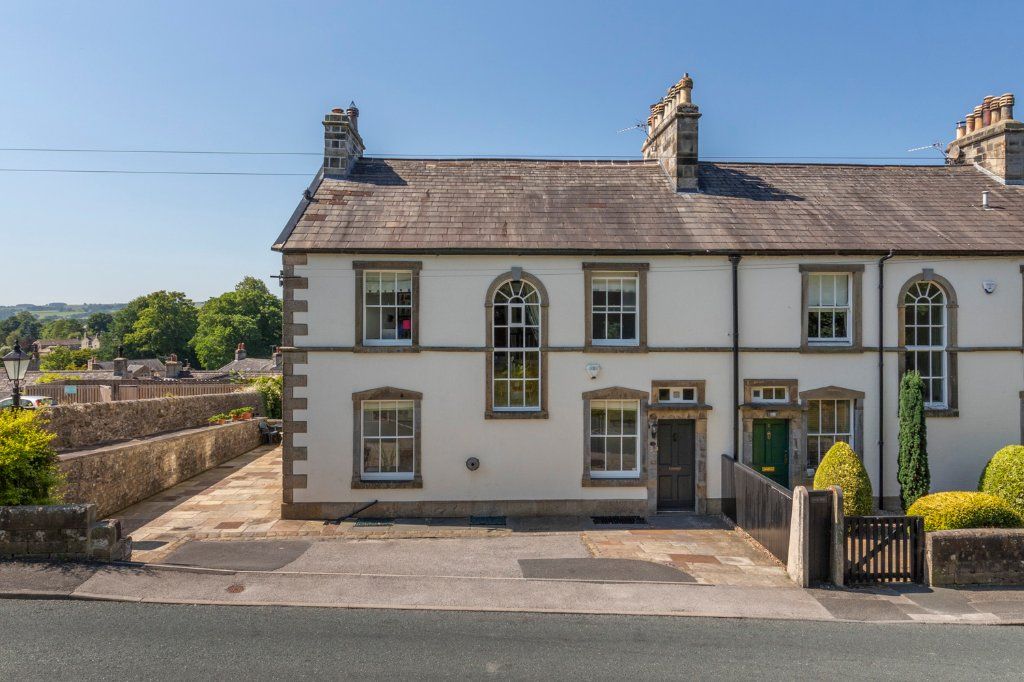 Property photo 1 of 30 Front