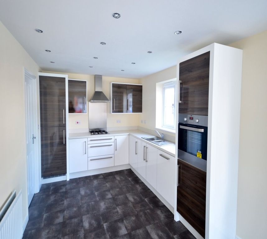 Property photo 3 of 13 Kitchen