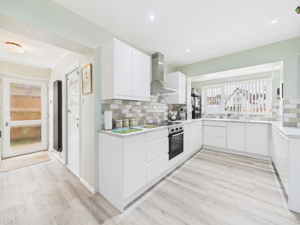 Property photo 2 of 15 Kitchen