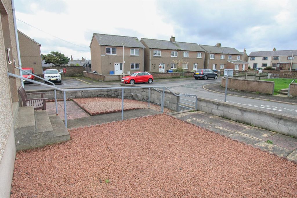 Property photo 3 of 15 Front Garden.Jpg