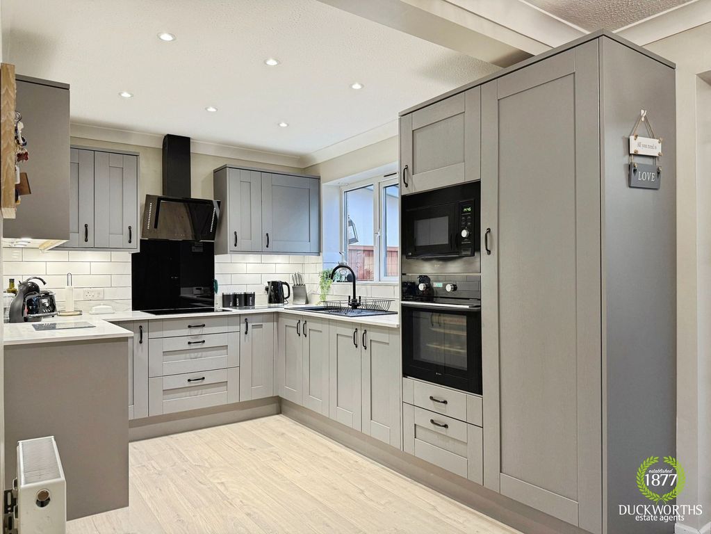 Property photo 2 of 32