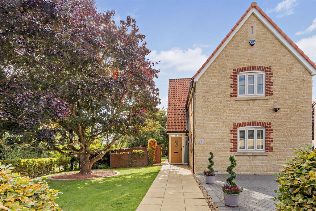 Property photo 2 of 20