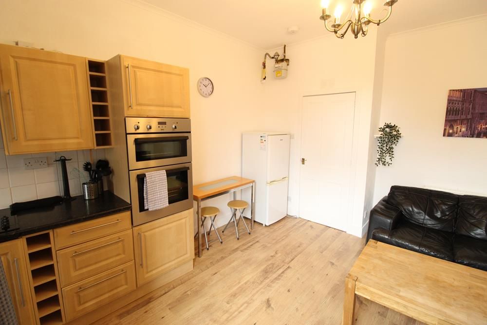 Property photo 1 of 6 Kitchen/Living Room