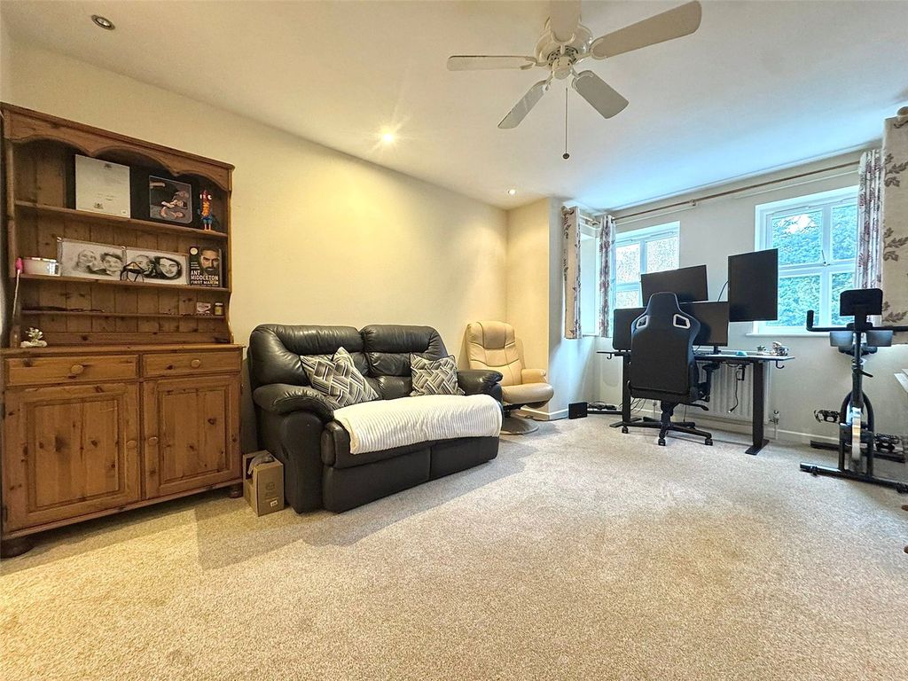 Property photo 2 of 7 Picture No. 23