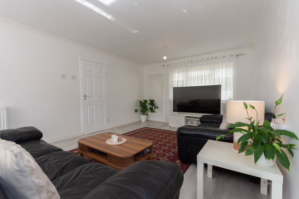 Property photo 2 of 34