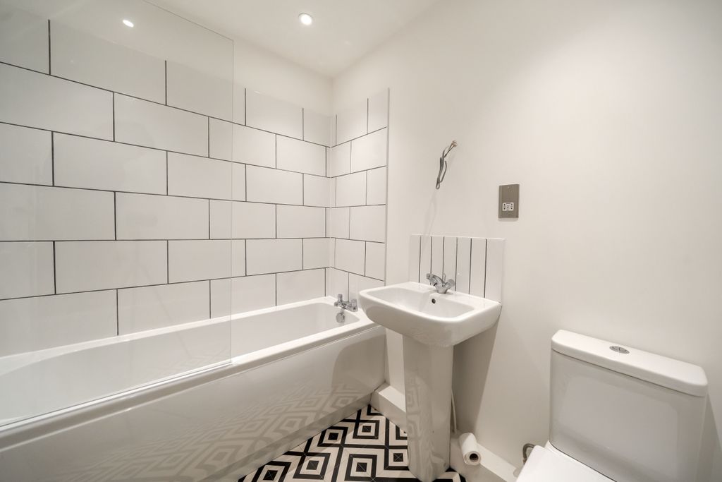 Property photo 2 of 8 955347 (6)