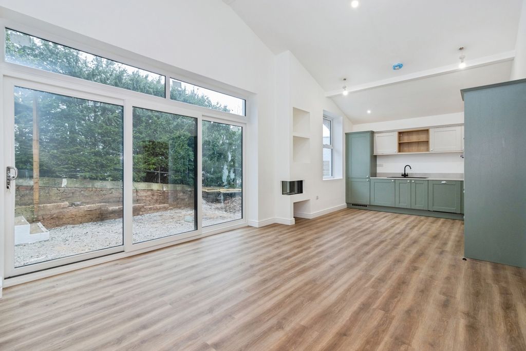 Property photo 2 of 10 Pbox-Img.Jpg