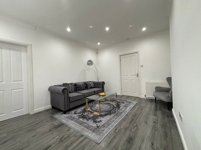 Property photo 2 of 13 Lounge