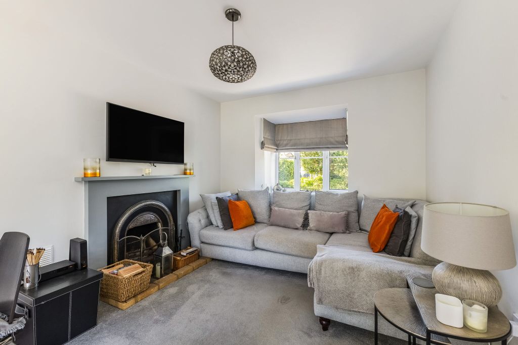 Property photo 2 of 21