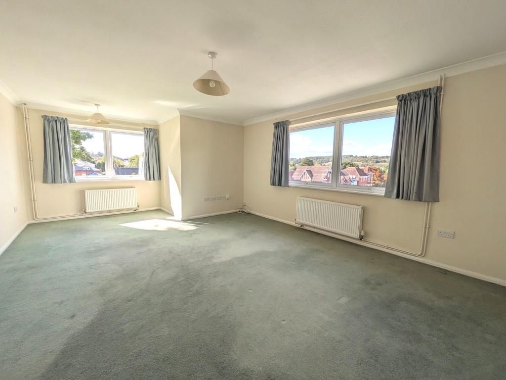 Property photo 2 of 11 Lounge Altern 2.Jpg